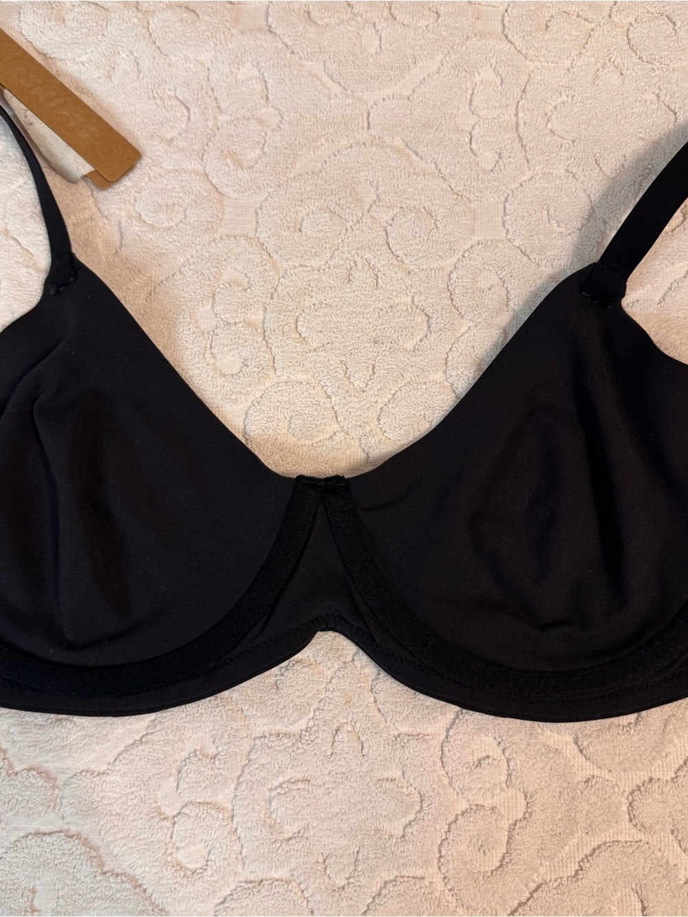 SKIMS Black Underwire Stretch Bra - Picture 6 of 7
